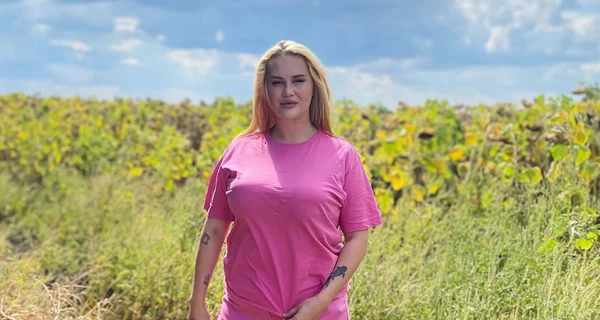 Стендап-комикесса Алла Волкова впервые стала мамой