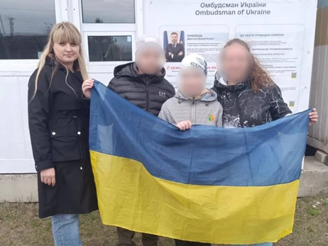 Україна повернула з окупації ще 11 дітей, серед них – сини чоловіка, якого росіяни закатували до смерті 