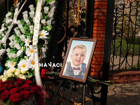 В Кривом Роге простились с самой молодой жертвой российского удара 4 апреля, трехлетним Тимофеем