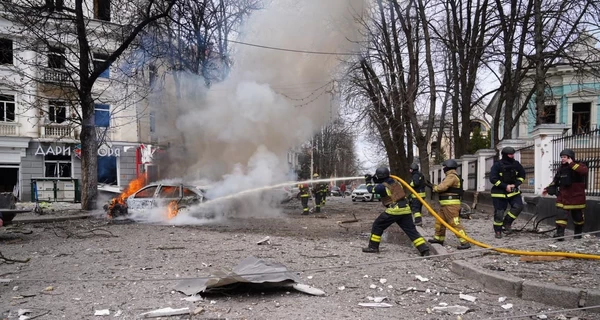 Росія обирає продовжувати війну всупереч пропозиціям Трампа, — Макрон після удару по Сумах