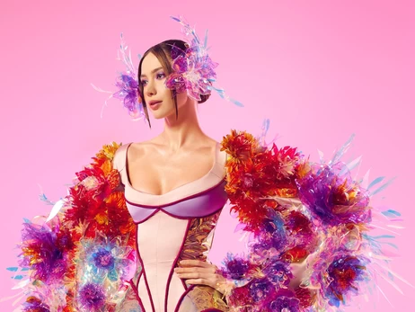 Леся Патока создала костюм из пластиковых бутылок для украинки на Miss Eco International