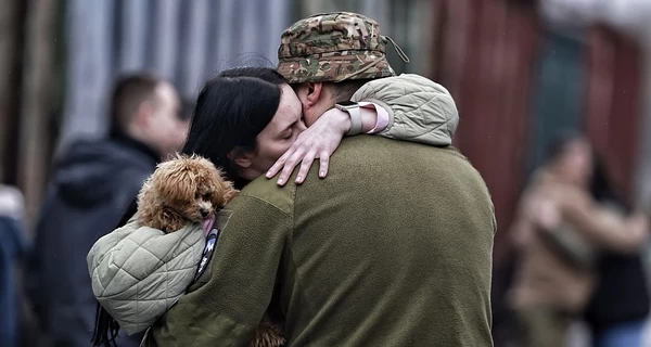 Все, що захоче, він розкаже сам: волонтерка - про те, як зустрічати військових з фронту