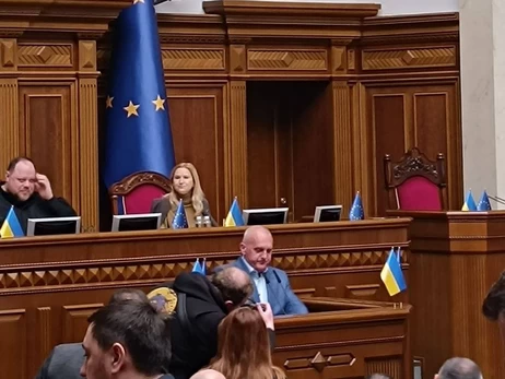 Новий нардеп від “Слуги народу” склав присягу замість Кормишкіної