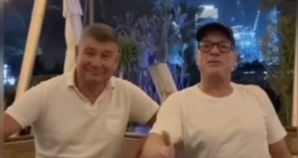 Жан-Клод Ван Дамм и беглый экс-нардеп Онищенко в общем видео признались в любви к Путину