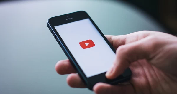 YouTube заблокировал каналы экс-журналиста NewsOne Шелеста и политолога Карасева