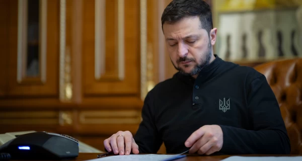 Володимир Зеленський підписав закони про продовження воєнного стану та мобілізації