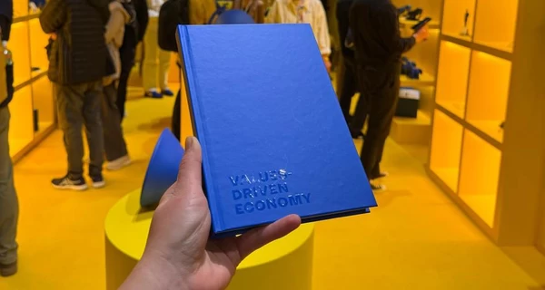 На EXPO представили книгу об украинском бизнесе, созданную после восстановления типографии 