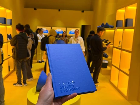 На EXPO представили книгу про український бізнес, створену після відновлення друкарні 