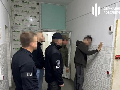 У Полтавському СІЗО викрили випадки жорстоких тортур - ув'язнених прив'язували та морили голодом 
