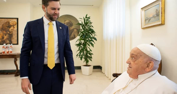 Ді Венс, який зустрічався з Папою Римським напередодні, висловив співчуття з приводу його смерті