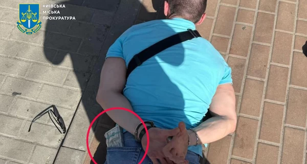 У Києві під час отримання $15000 хабаря затримали посадовця КМДА