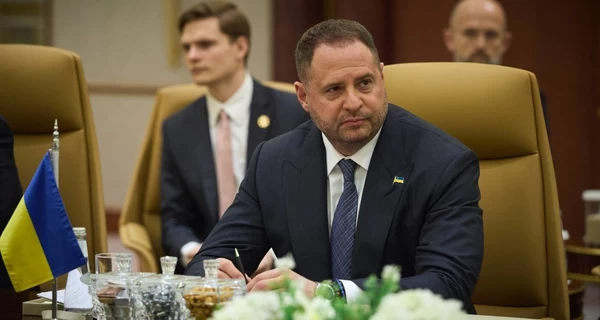 Єрмак повідомив, що українська делегація приїхала до Лондона на переговори