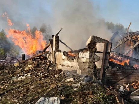 На Донеччині росіяни скинули бомбу на будинок, загинули батько та син