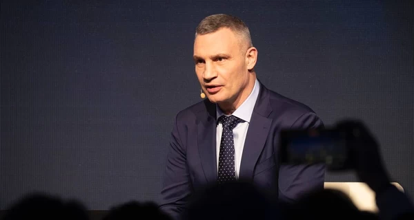 Кличко припустив, що Україні доведеться тимчасово віддати землю заради миру