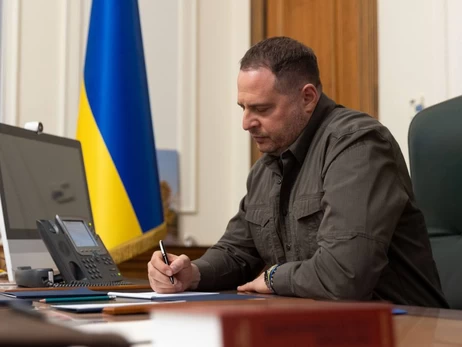 Єрмак заявив, що оголошене Путіним триденне перемир'я — для параду 9 травня