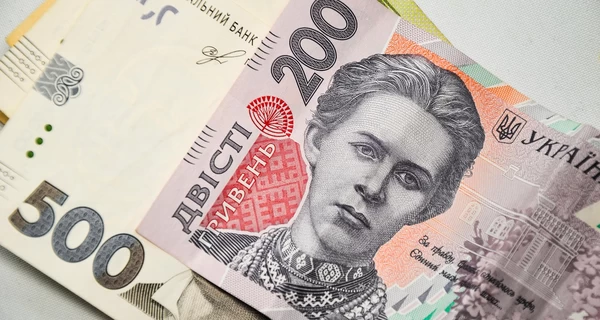 Украинцам выплатят от 450 до 3100 гривен ко Дню Независимости