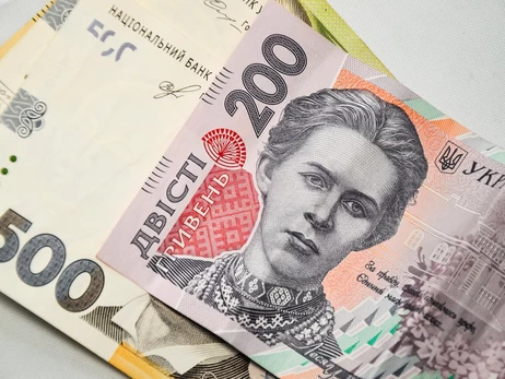 Українцям виплатять від 450 до 3100 гривень до Дня Незалежності