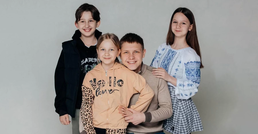 21-річний опікун чотирьох братів і сестер: Діти - в школі, а я працюю на двох роботах