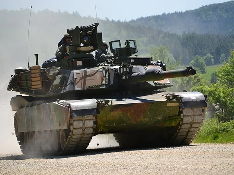 Навіщо ЗСУ потрібні австралійські Abrams, постачання яких гальмують США