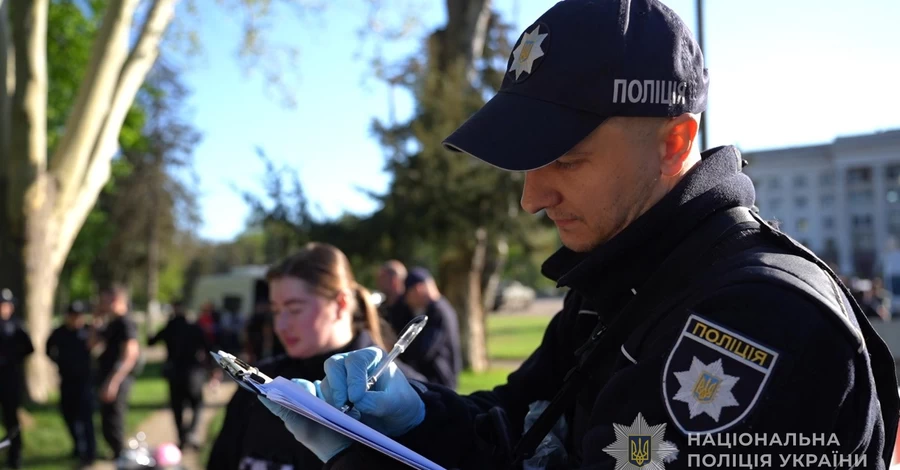 В Одесі чоловік напав з ножами на поліцейських, є поранені