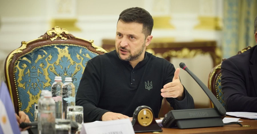 Росіяни просять тишу на 9 травня, а самі щодня б'ють по Україні, - Зеленський