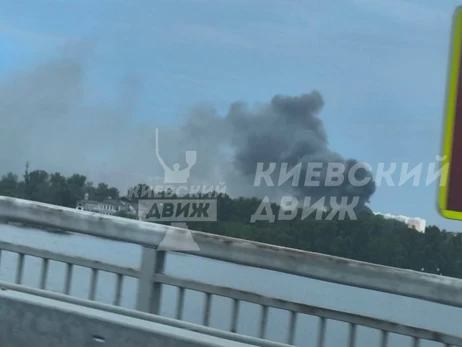 У Києві горіли склади на Гідропарку