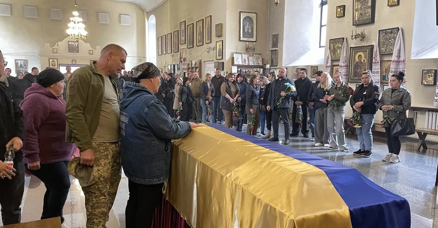 У ДТП на Полтавщині загинули військовий та поліцейський, які везли мобілізованого, — ЗМІ