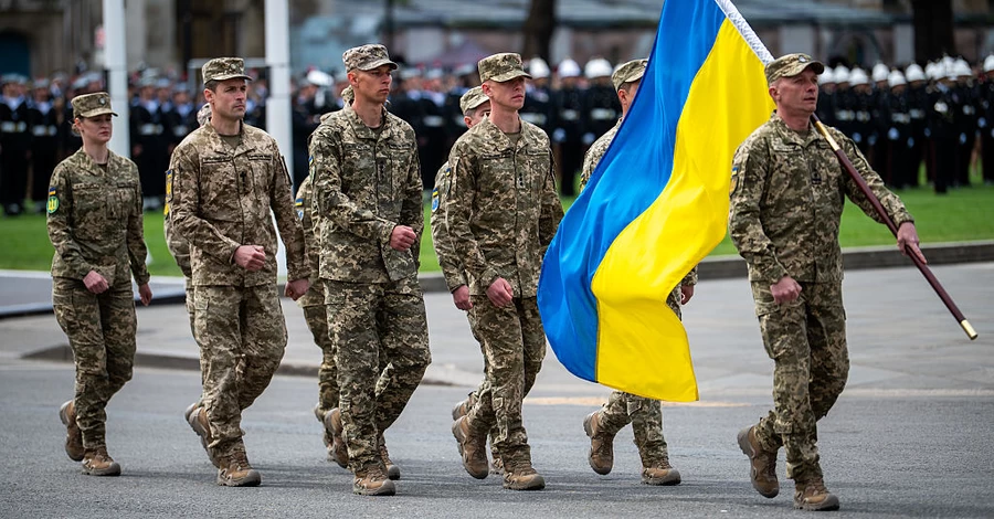 Українські військові пройшли на параді в Лондоні на честь 80-річчя перемоги у Другій світовій війні