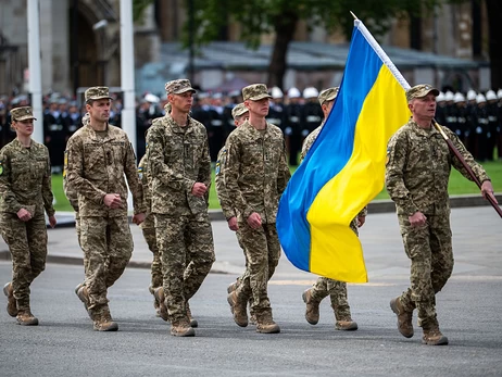 Украинские военные прошли на параде в Лондоне, посвященном 80-й годовщине победы во Второй мировой войне