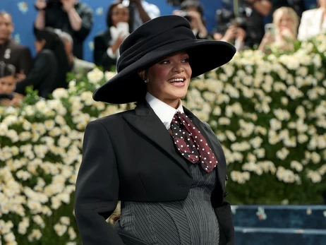 Рианна на Met Gala объявила о третьей беременности