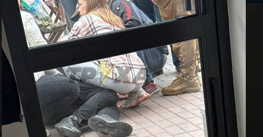 В Хмельницком ТЦК мужчина выбросился из окна второго этажа