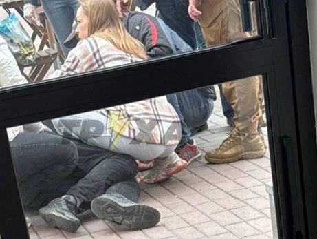 В Хмельницком ТЦК мужчина выбросился из окна второго этажа