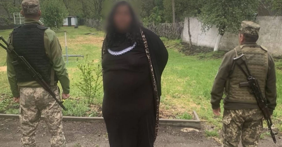 Видала щетина - на кордоні затримали 26-річного чоловіка у жіночому вбранні, який намагався втекти до Молдови