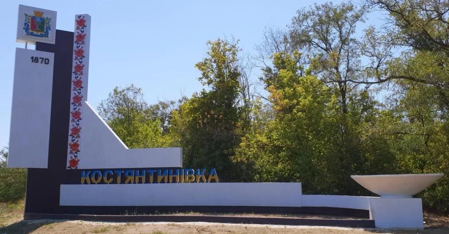 Костянтинівка: Росія рівняє із землею місто, де робили зірки для Кремля