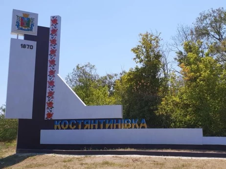 Константиновка: Россия ровняет с землей город, где делали звезды для Кремля