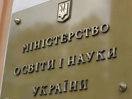 В Минобразования разъяснили, кто из выпускников 9-х и 11-х классов получит свидетельства с отличием