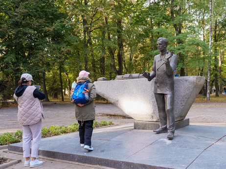 Пам’ятники-переселенці: Леонтович з Покровська до Вінниці, а Чубенко з Краматорська - до Львова