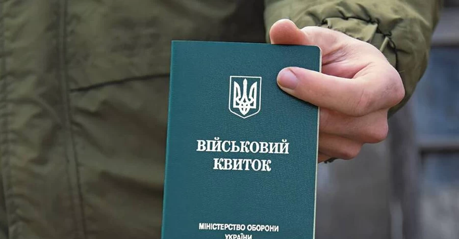 В ТЦК опровергли избиение мужчины в Днепре - попал под машину, когда убегал от военных
