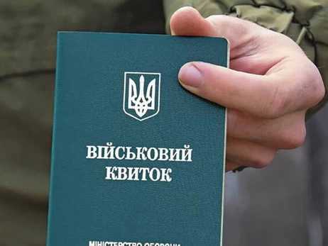 У ТЦК спростували побиття чоловіка у Дніпрі - потрапив під машину, коли тікав від військових