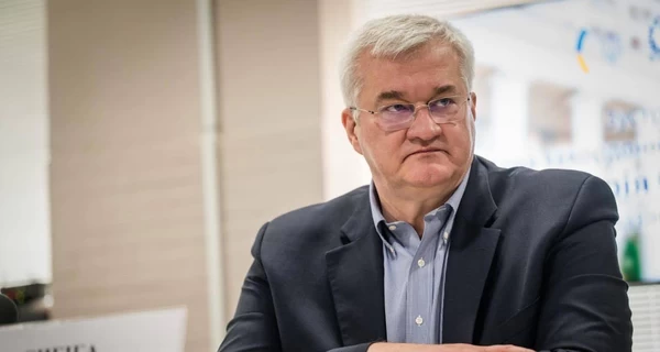 Україна висилає двох угорських дипломатів у відповідь на дії Будапешта 