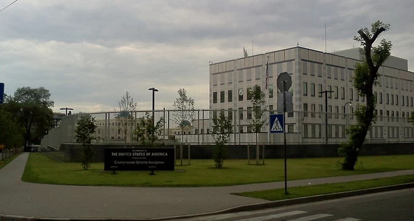 У посольстві США попередили про можливу масштабну атаку найближчими днями