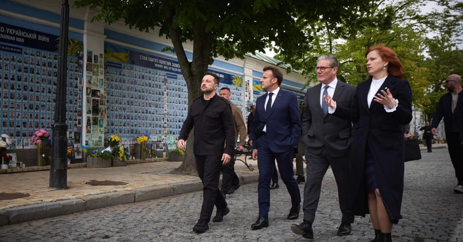 Зеленский провел экскурсию по центру Киева для Макрона и Стармера 