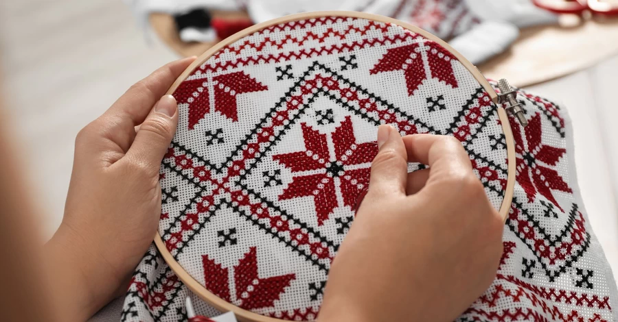 Містика в український вишивці: перекручена сварга – до біди, а калина – до радощів материнства