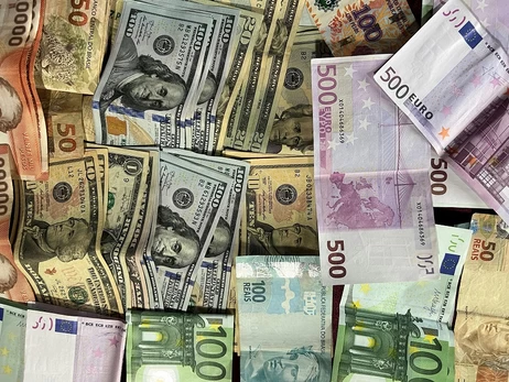 Евро вместо доллара: зачем НБУ хочет поменять основную валюту