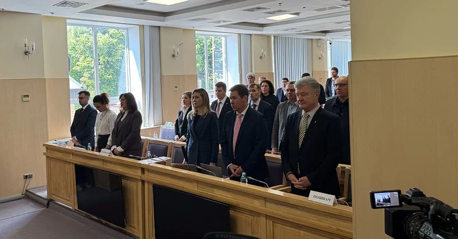 Суд удовлетворил ходатайство Порошенко об истребовании оснований для санкций