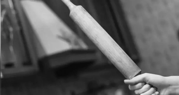 У Києві до 8 років тюрми засудили пенсіонерку за вбивство свого 82-річного чоловіка качалкою