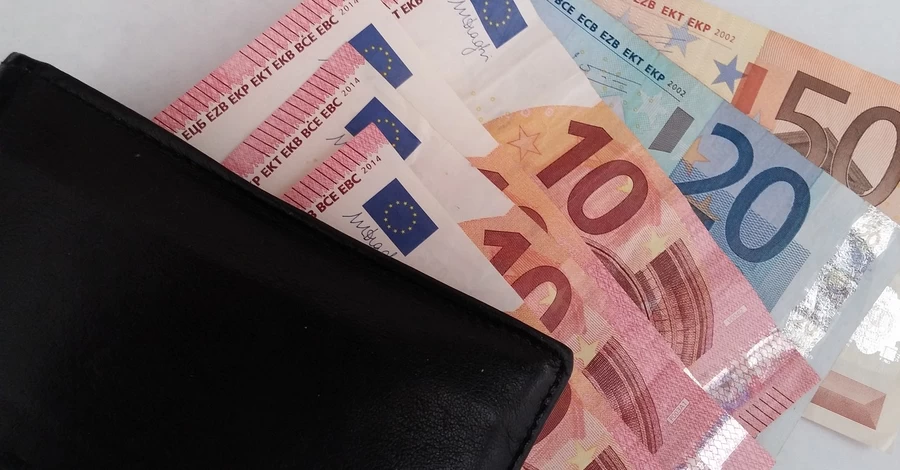 Курс валют на 15 мая: сколько стоят доллар евро и злотый