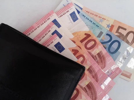 Курс валют на 15 травня: скільки коштують долар, євро та злотий