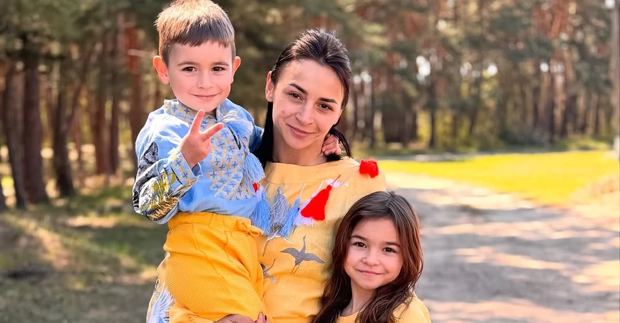 Ілона Гвоздьова після новини про подання заяви на розлучення показалася з чоловіком