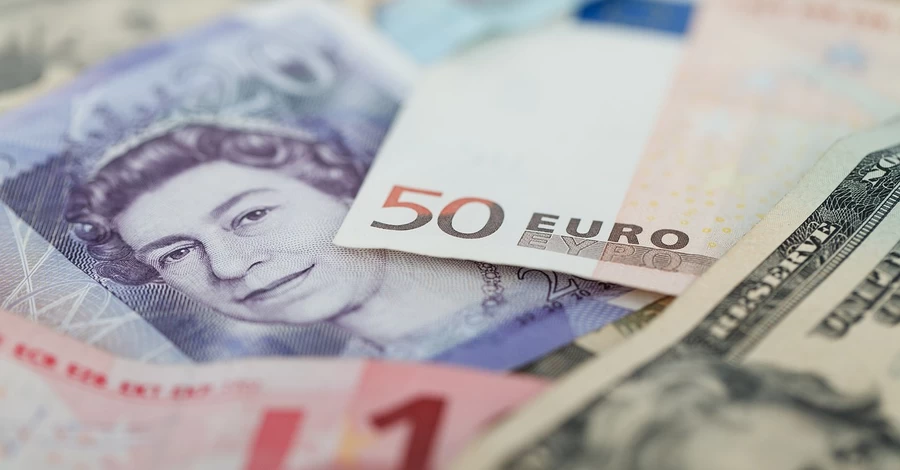 Курс валют на 16 мая: сколько стоят доллар, евро и злотый